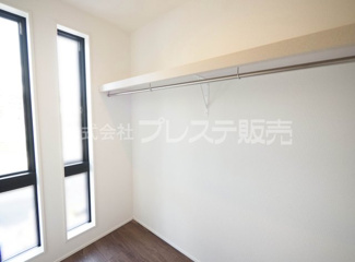 【収納】 | 奈良市押熊町の新築一戸建 全５区画 | 現地写真（３号地ファミリークローゼット）大容量ファミリークローゼットです♪
