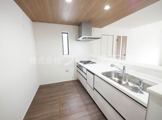 【キッチン】 | 奈良市押熊町の新築一戸建 全５区画 | 現地写真（３号地キッチン）人気の対面キッチン♪食器洗い乾燥機＆浄水器を標準装備！