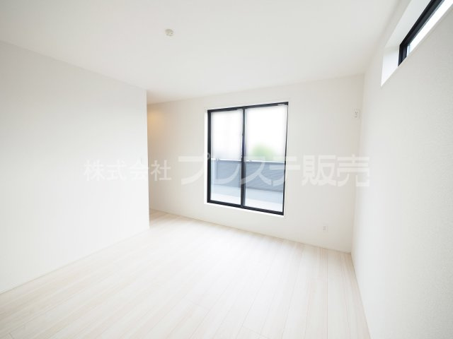 奈良市押熊町の新築一戸建 全５区画の洋室|現地写真（５号地２階洋室）