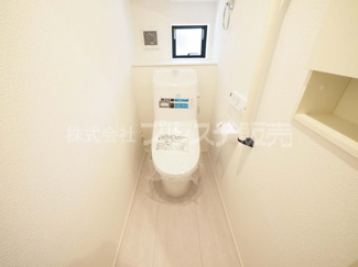 【トイレ】 | 奈良市押熊町の新築一戸建 全５区画 | 現地写真（１号地１階トイレ）温水洗浄便座を標準装備！