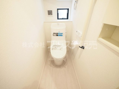 【トイレ】 | 奈良市押熊町の新築一戸建 全５区画 | 現地写真（１号地１階トイレ）温水洗浄便座を標準装備！