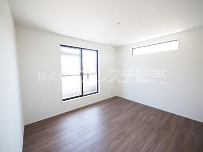 【洋室】 | 奈良市押熊町の新築一戸建 全５区画 | 現地写真（１号地２階洋室）全室南向きですので、陽あたり良好です♪