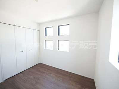 【洋室】 | 奈良市押熊町の新築一戸建 全５区画 | 現地写真（１号地２階洋室）全室南向きですので、陽あたり良好です♪