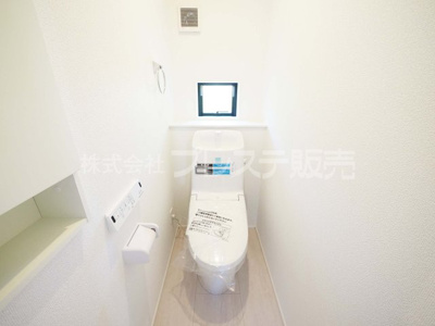 【トイレ】 | 奈良市押熊町の新築一戸建 全５区画 | 現地写真（１号地２階トイレ）温水洗浄便座を標準装備！