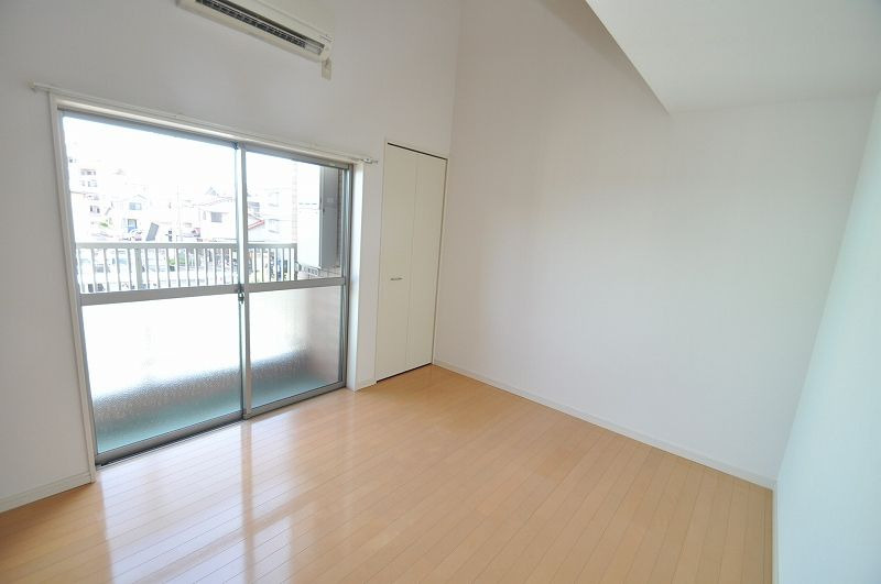 エレガンテ竹下の居間・リビング