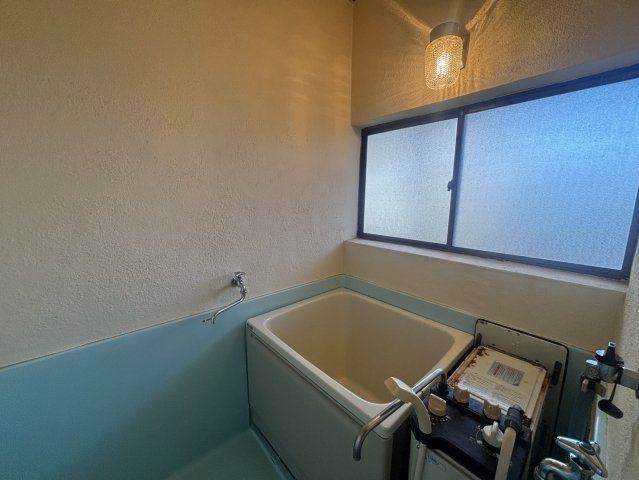 新潟市中央区姥ケ山２丁目のアパートの浴室