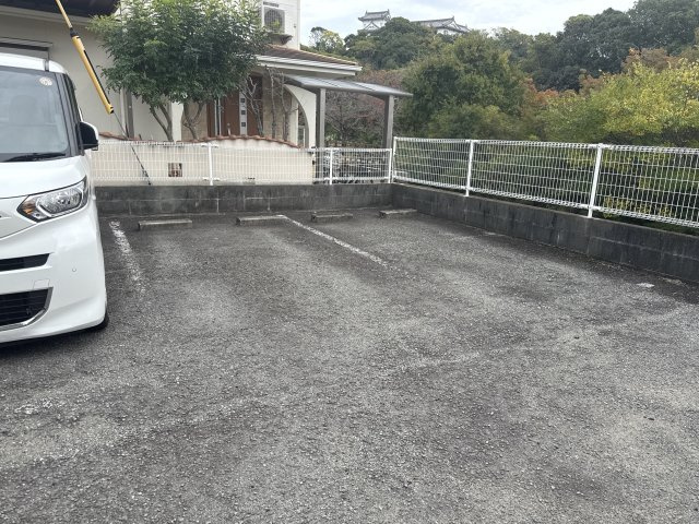 ハイツRIVER WESTの駐車場