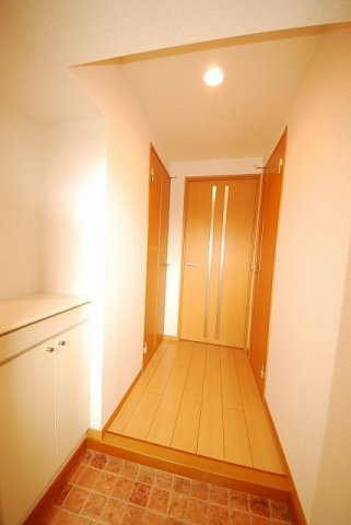 エルモソ　ピソの玄関