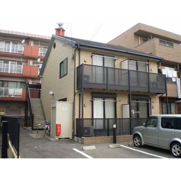 アンプルール リーブル アコールの駐車場