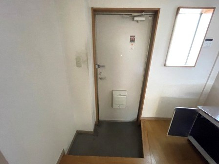 ゴッドマンションの玄関