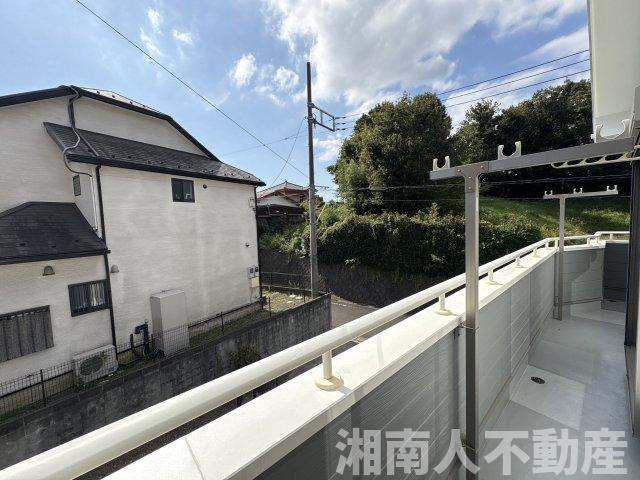 平塚市めぐみが丘２丁目　戸建のバルコニー|外からの目が気にならないバルコニーで洗濯物が干せます