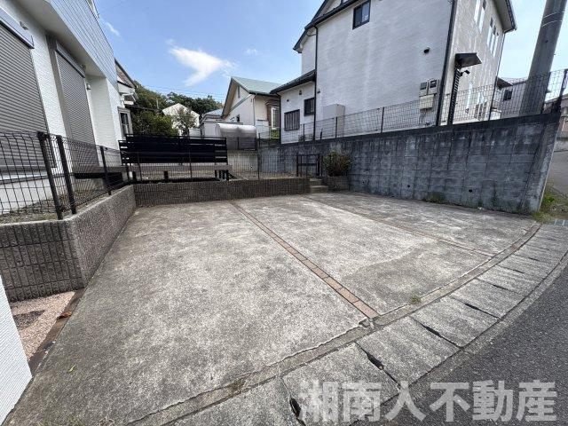 平塚市めぐみが丘２丁目　戸建の駐車場|駐車スペースもあります
