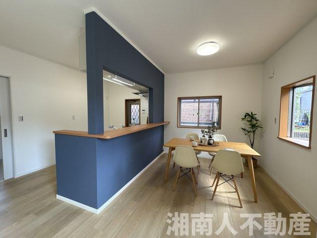 平塚市めぐみが丘２丁目　戸建の居間・リビング|こちらの居間で趣味の時間をお楽しみください