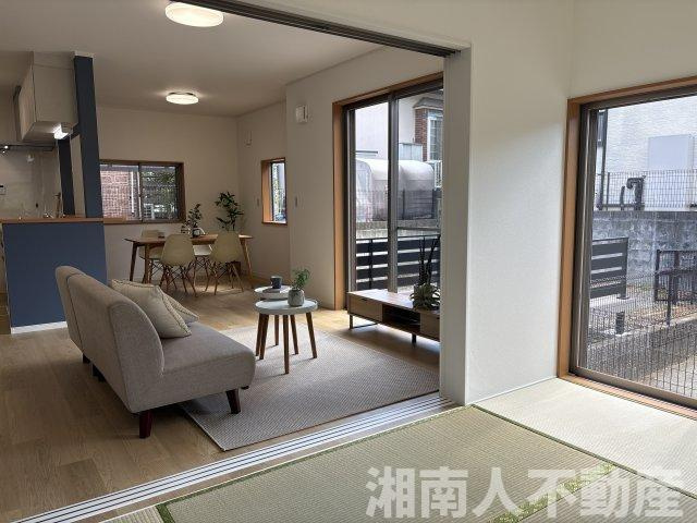 平塚市めぐみが丘２丁目　戸建の居間・リビング|おしゃれなリビングです