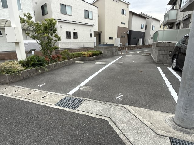 シャンティ夢前B棟の駐車場