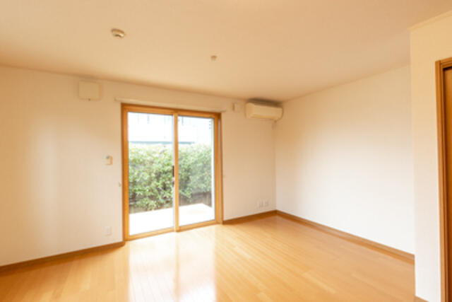 川崎市麻生区百合丘２丁目のテラスの居間・リビング