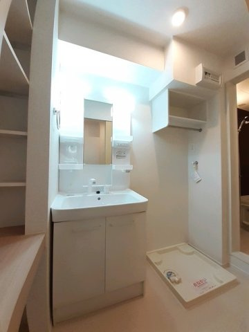 アイ・スマイル南庄町Ⅰの洗面所|コンパクトで使いやすい洗面所