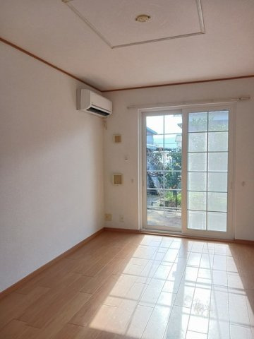 トマト・ラ・ル－ナの居間・リビング|おしゃれな居間です