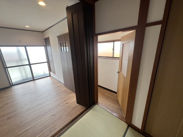 門真市岸和田3丁目中古戸建　の居間・リビング|使いやすいリビングです