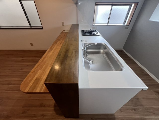 門真市岸和田3丁目中古戸建　のキッチン|コンパクトなキッチンで掃除もラクラク