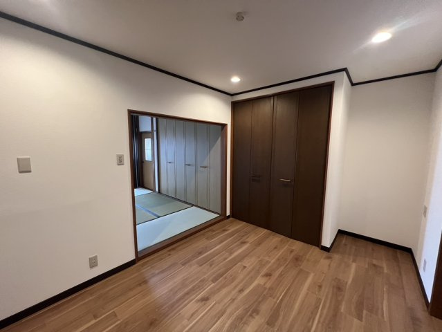 門真市岸和田3丁目中古戸建　の寝室|落ち着いた色調の寝室です