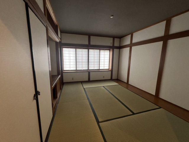 門真市岸和田3丁目中古戸建　の和室|和室があれば、来客や子供用のスペースとして活躍します