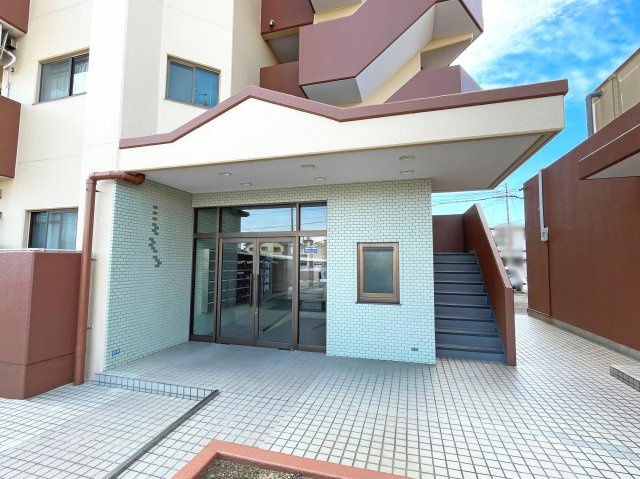 【エントランス】 | ラウムズ富洲原