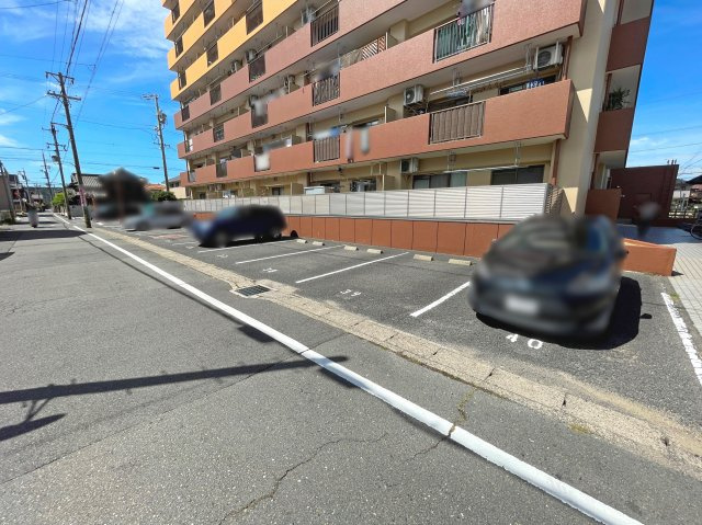 【駐車場】 | ラウムズ富洲原 | 敷地内駐車場（抽選による）