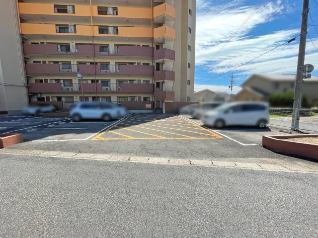 【駐車場】 | ラウムズ富洲原 | 敷地内駐車場（抽選による）