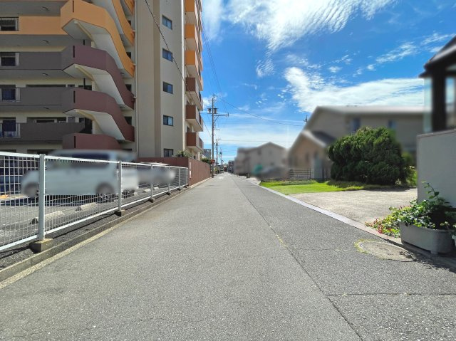 【その他】 | ラウムズ富洲原 | 前面道路　南西側