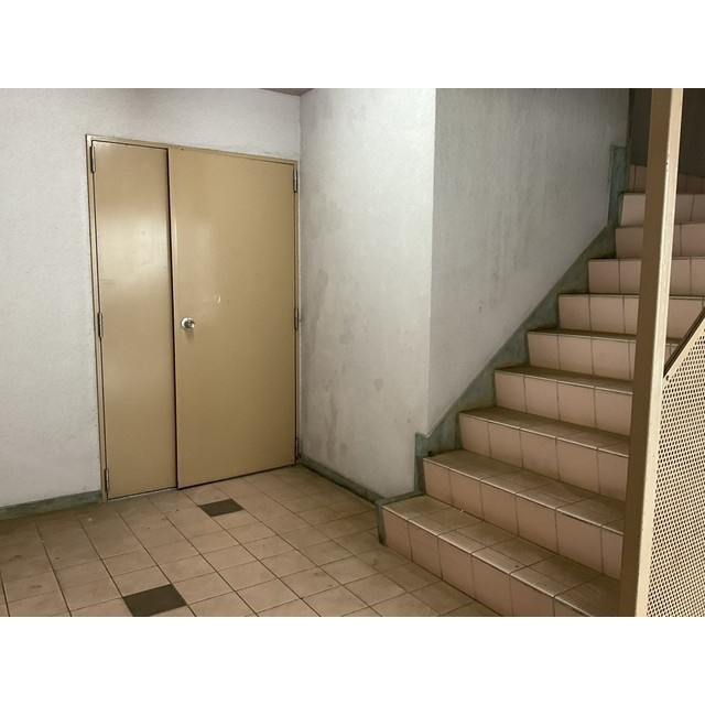 松岡ビルの玄関|玄関です