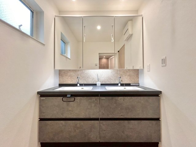 世田谷区瀬田5丁目　新築戸建　残2棟の独立洗面台|現地写真(2025.10.03撮影)