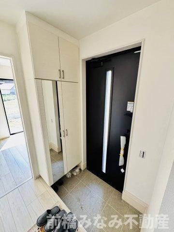 前橋市日吉町4丁目2期　限定1棟　ずっとプラス　新築建売の玄関|明るい玄関です