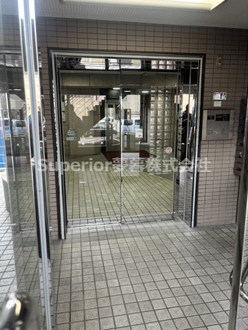 大津市長等２丁目の中古マンションのエントランス