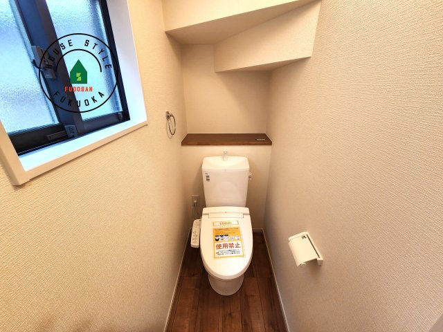 春日市天神山4丁目第2-1棟（1号棟）のトイレ|温水洗浄便座を完備しております。2ヶ所にトイレがあるのは朝の慌ただしい時間も安心です。