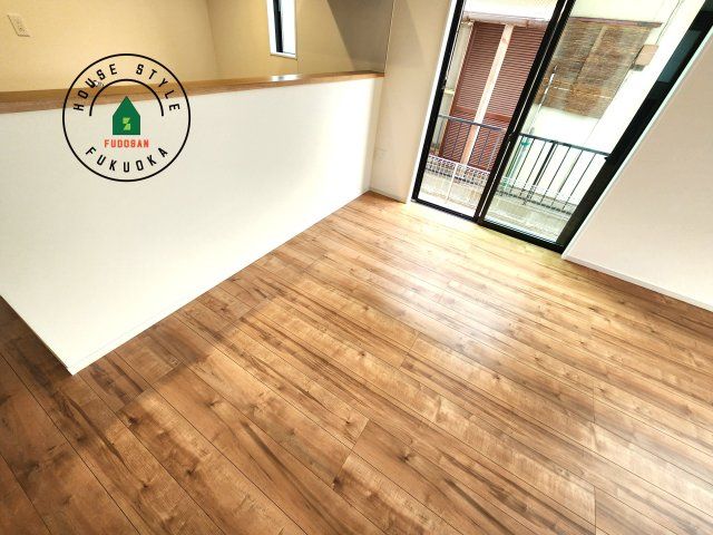 春日市天神山4丁目第2-1棟（1号棟）のダイニング|キッチンから立ち込める香りが今日の料理を期待させます。