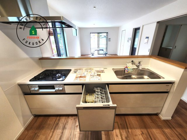 春日市天神山4丁目第2-1棟（1号棟）のキッチン|キッチン。グリル・食器洗い乾燥機・浄水器も完備。
