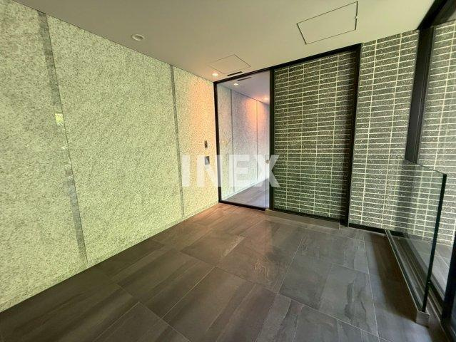 横浜市南区高根町１丁目の賃貸マンションのエントランス