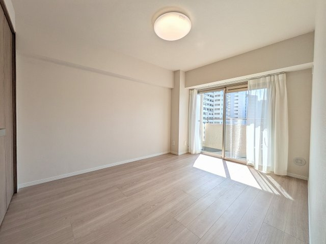 高尾パークハイツＡ棟の寝室|～リビングに隣接している6.0帖の洋室です～