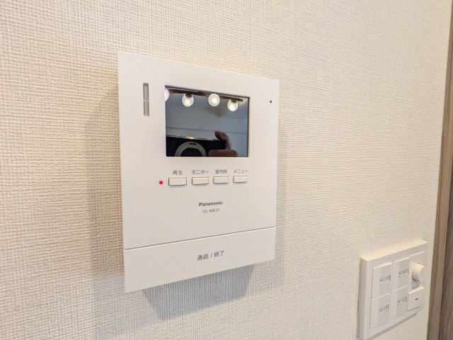 高尾パークハイツＡ棟のセキュリティ|～TVモニター付インターホン　訪問者の確認に便利です～