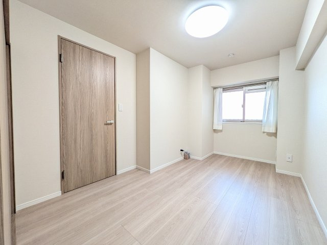 高尾パークハイツＡ棟の子供部屋|～5.2帖の洋室です～