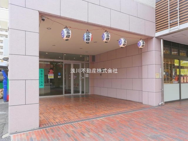 高尾パークハイツＡ棟のエントランス|～管理形態は全部委託式　キレイにメンテナンスされているマンションです～