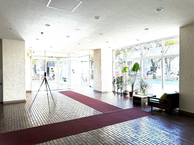 高尾パークハイツＡ棟のロビー|～管理形態は全部委託式　キレイにメンテナンスされているマンションです～