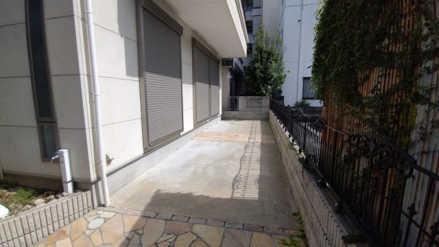 尼崎市南武庫之荘　中古戸建の駐車場