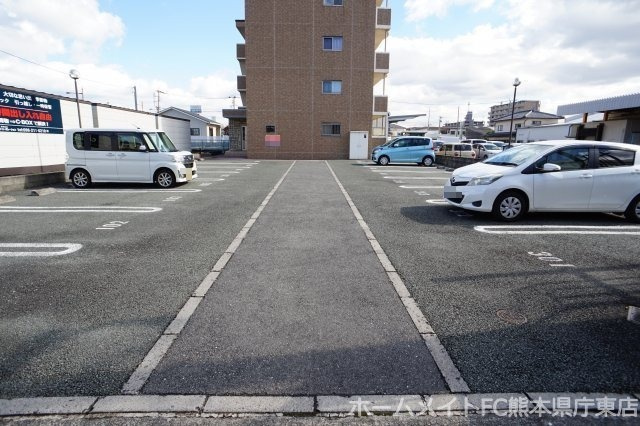 ヴィーナス・ヒルズ近見の駐車場