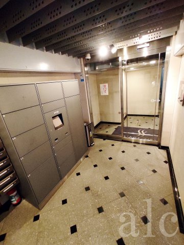 ステージファースト西新宿のその他共用部分|便利な宅配ボックス付き