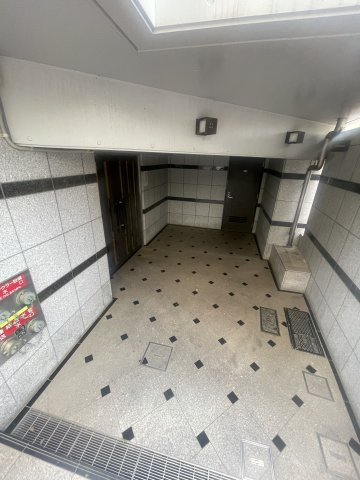 ステージファースト西新宿のエントランス