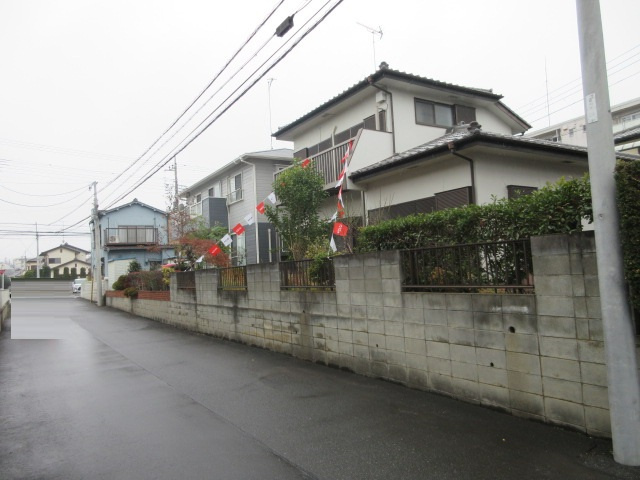 中古戸建　熊谷市拾六間789-5（リフォーム住宅）の前面道路含む現地写真