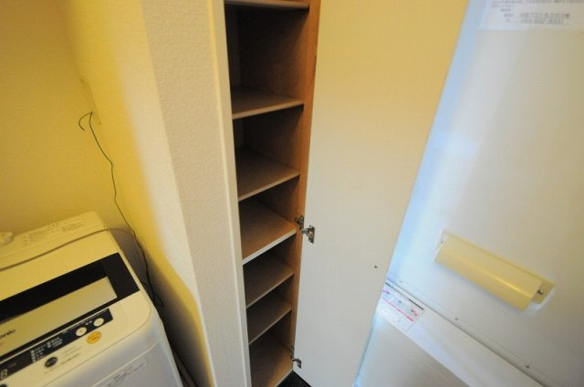 レオパレスモラ神屋の玄関