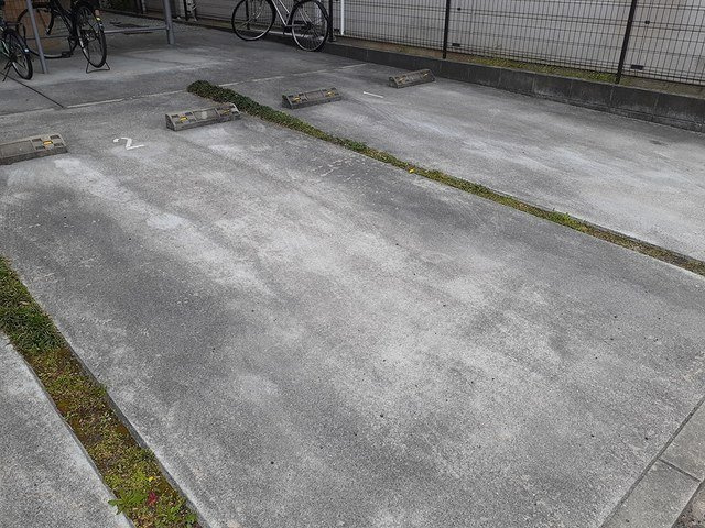 イースト・フィオーレの駐車場